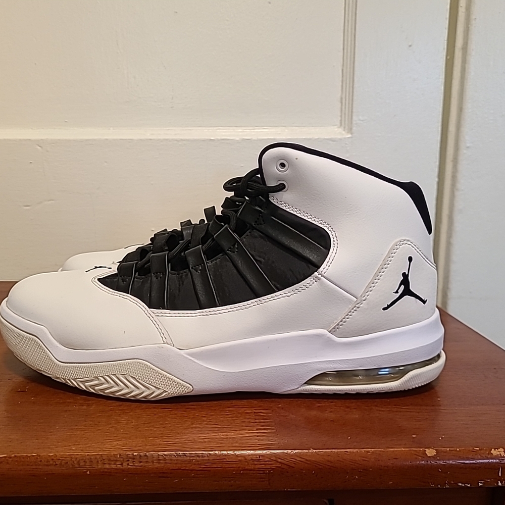 Jordan Maxin 200 Men's White/Gym Red/Black Shoes Size 10.5 CD6107-101